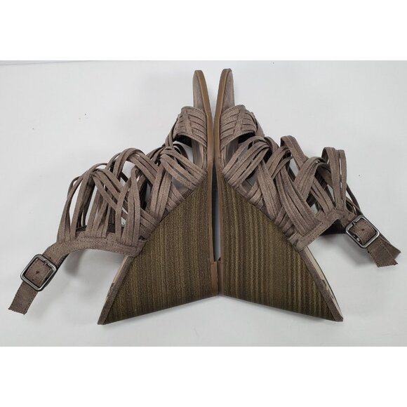 Fergalicious Women's Howdy Strappy Wedge Suede Sandal Doe 10M - Picture 4 of 8